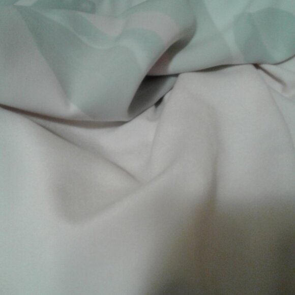 Beautiful staning dress Ted Baker  size meduim , new , not worn . - Picture 4 of 6